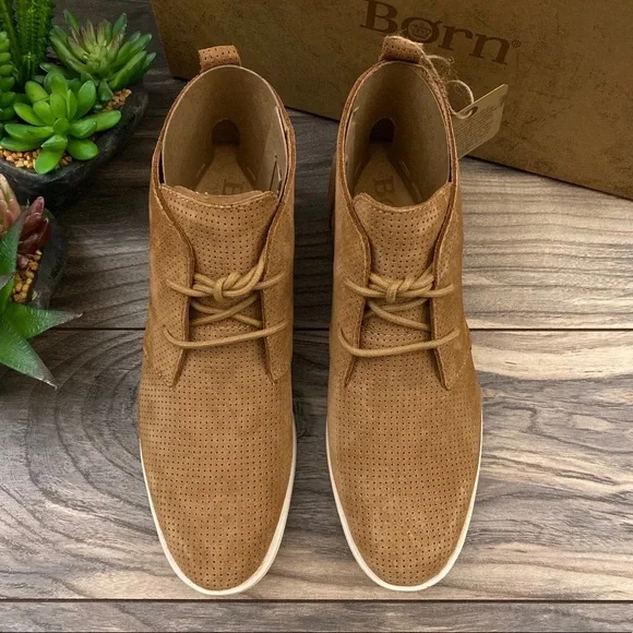 NIB Born Bazau Perforated Suede Ankle Chukka Boot - Picture 2 of 11